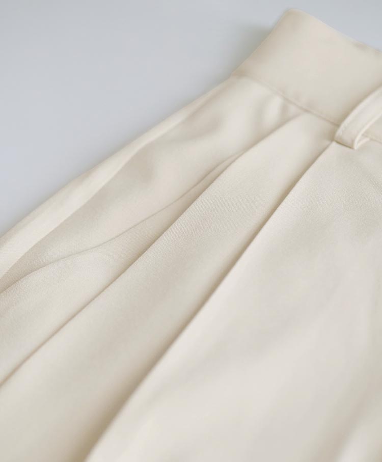 Deep tuck pants