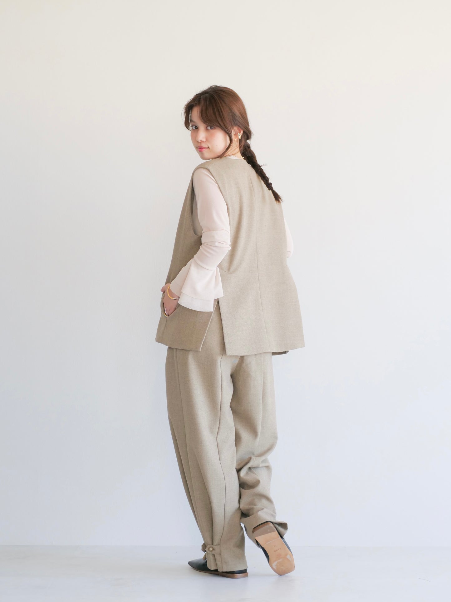 model:150cm (light beige/short)