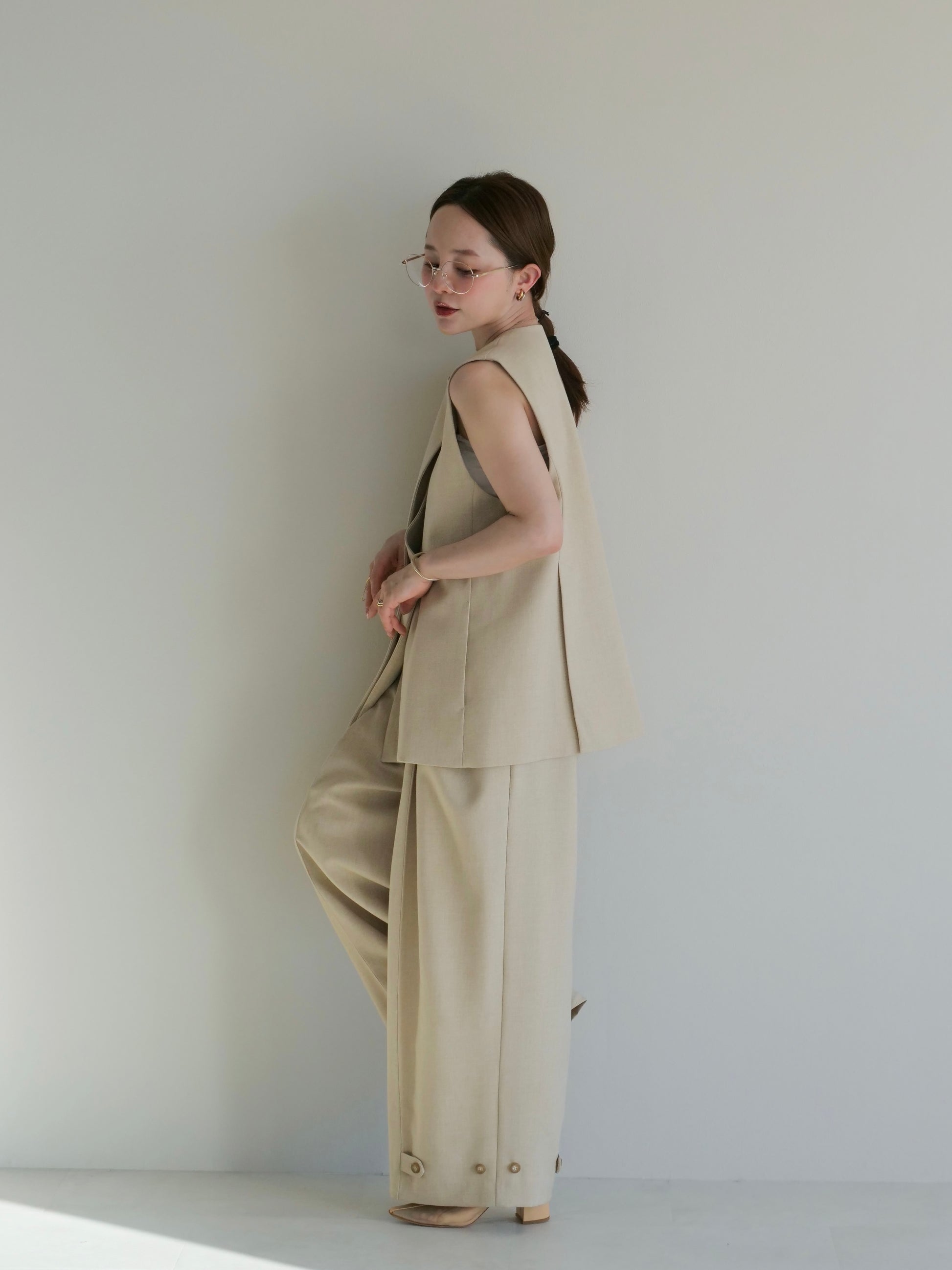 model:145cm (light beige/short)