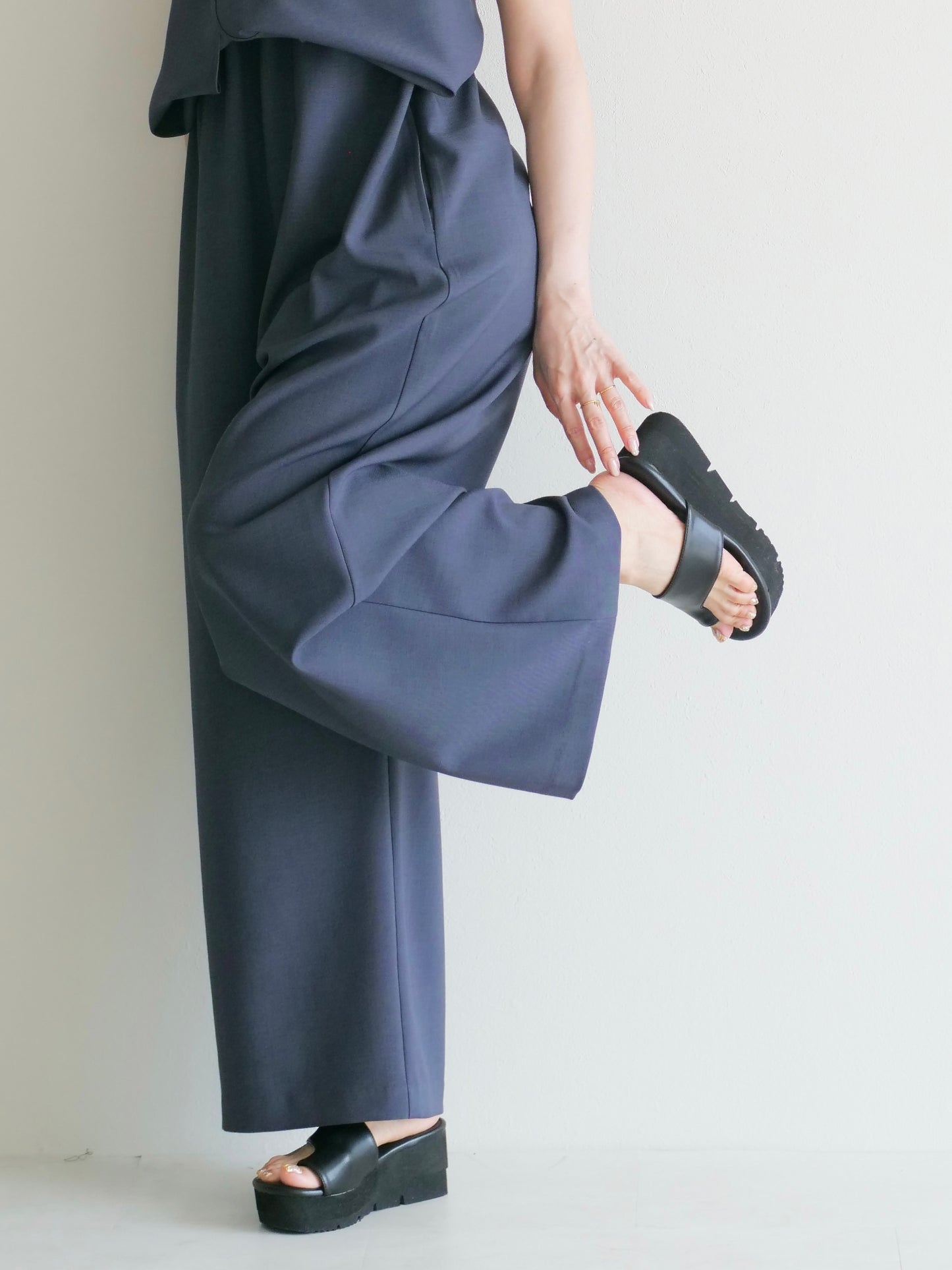Toe Hold Platform Sandals