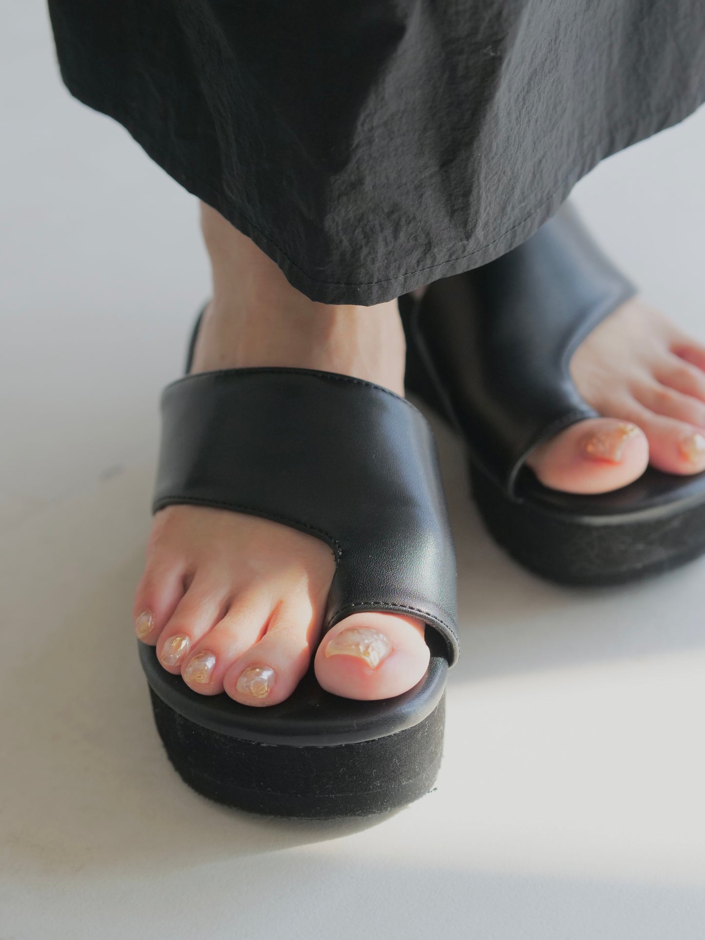 Toe Hold Platform Sandals