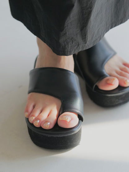 Toe Hold Platform Sandals