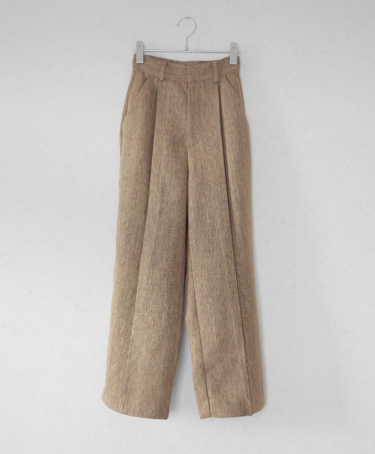 Single tuck pants