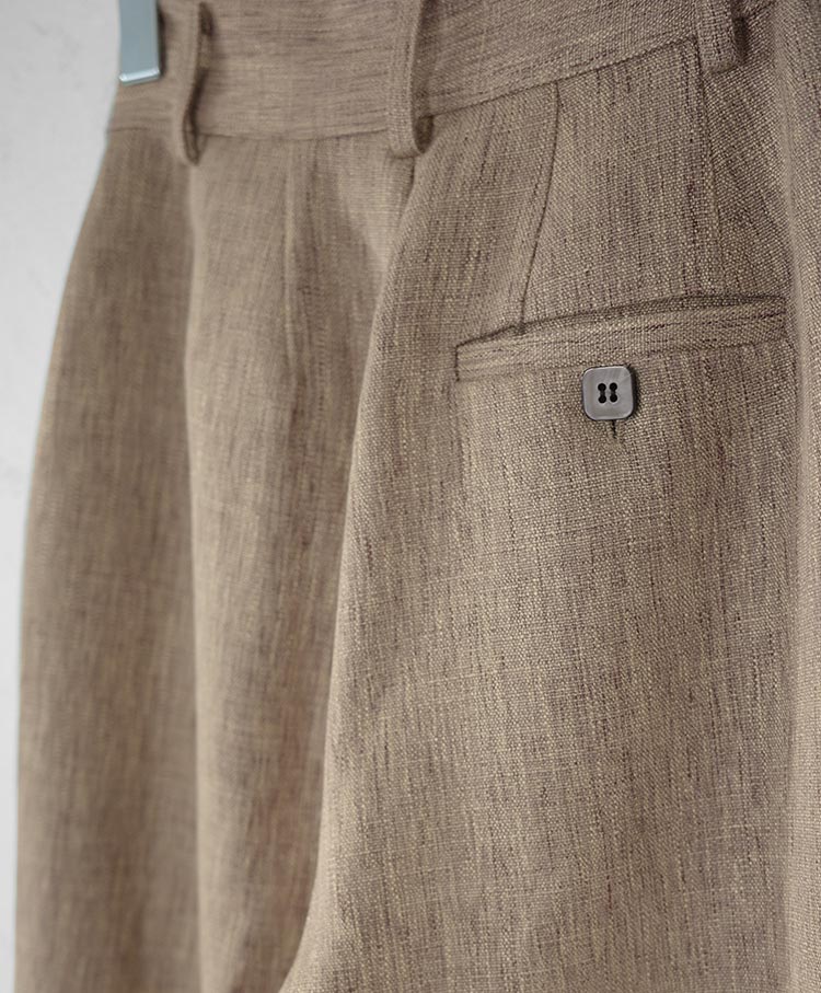 Single tuck pants