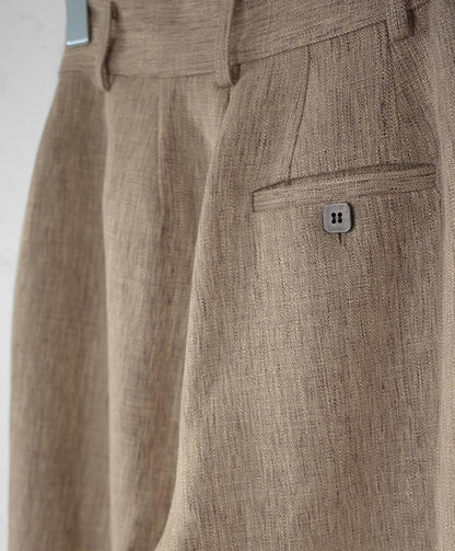 Single tuck pants