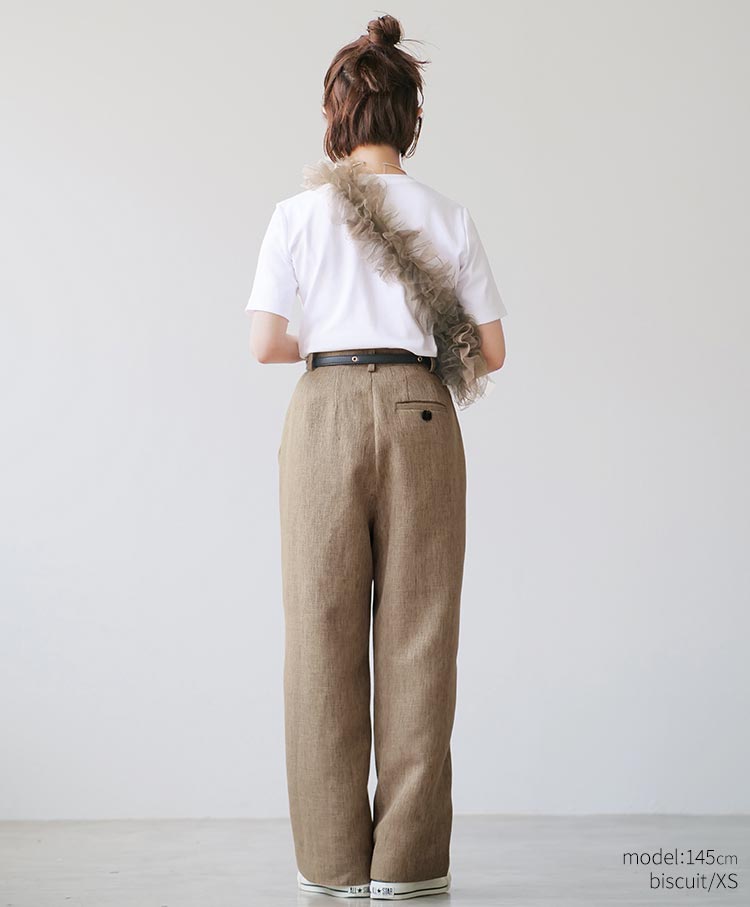 Single tuck pants