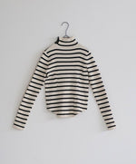 画像をギャラリービューアに読み込む, Button-Detail High Neck Knit
