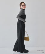 画像をギャラリービューアに読み込む, Button-Detail High Neck Knit
