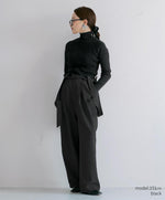 画像をギャラリービューアに読み込む, Button-Detail High Neck Knit
